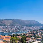 Apartman The Panoramic View Penthouse Sweet Petite With Private Parking *