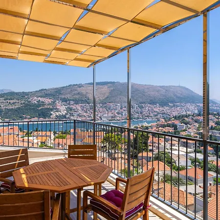 The Panoramic View Penthouse Sweet Petite With Private Parking 아파트 *