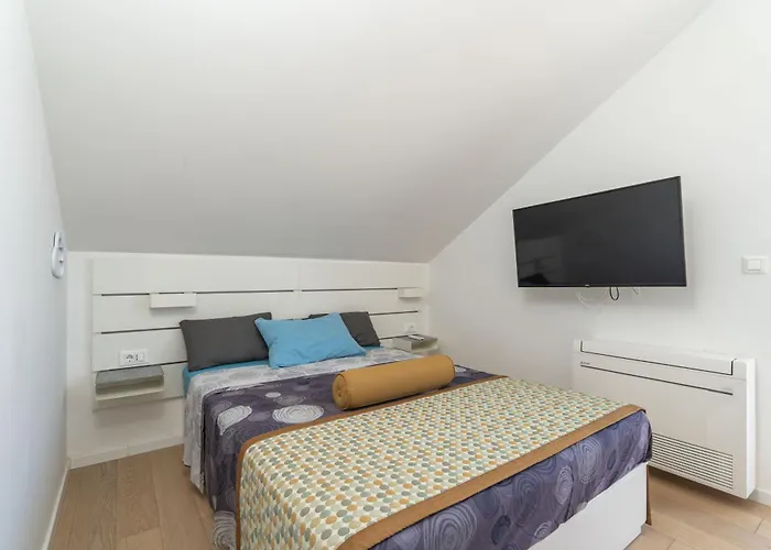The Panoramic View Penthouse Sweet Petite With Private Parking 두브로브니크