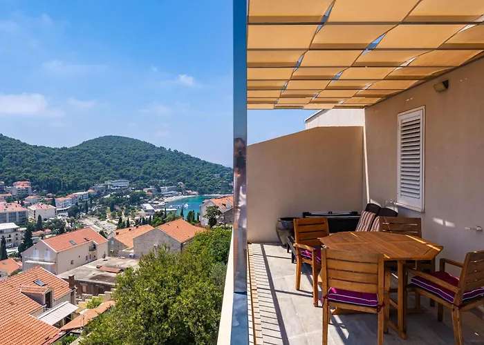 アパート The Panoramic View Penthouse Sweet Petite With Private Parking ドゥブロブニク